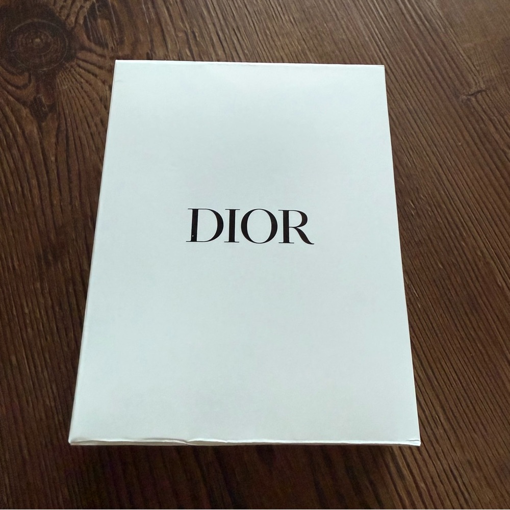 DIOR Beauty GWP Double Fold Card Holder - Picture 7 of 8